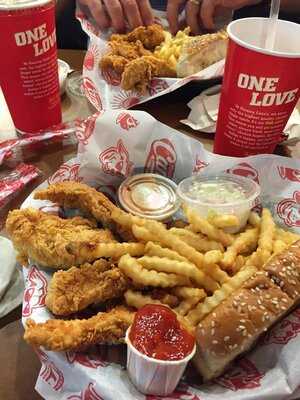 Raising Cane's Chicken Fingers, Baton Rouge