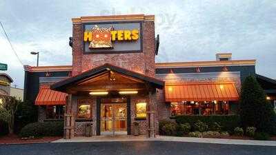 Hooters, Greensboro