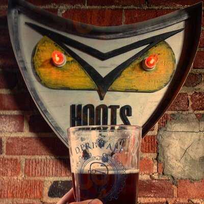 Hoot's Roller Bar And Beer Company