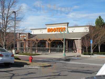 Hooters, Aurora