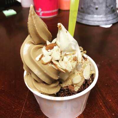 Island Frozen Yogurt Bar, Henderson