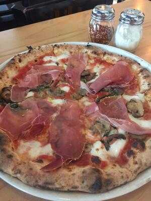 Tutta Bella Neapolitan Pizzeria - Crossroads