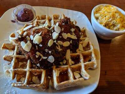 Dame's Chicken & Waffles