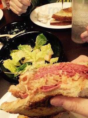 D'bronx Deli & Pizzeria, Overland Park