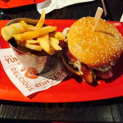 Red Robin Gourmet Burgers, Fredericksburg