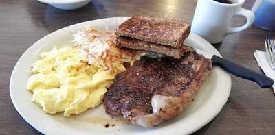 Patty's Eggnest At Chuckwagon Inn