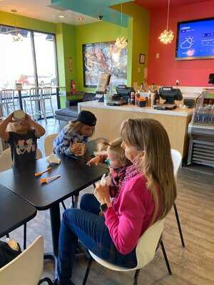 Nella's Frozen Yogurt, Littleton