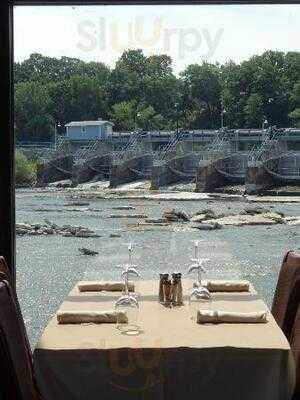 Fratello's Riverfront Restaurant