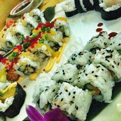 Full Moon Sushi