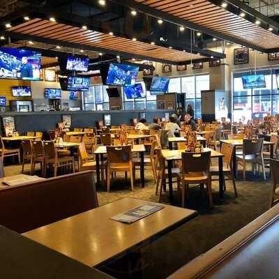 Buffalo Wild Wings, Hampton