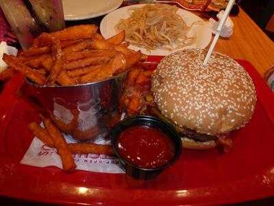 Red Robin Gourmet Burgers