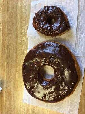 Donut Palace, Garland