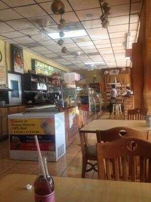 Tres Monitos Bakery, Hialeah