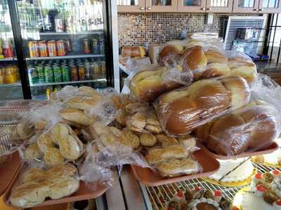 Aly's Bakery, Hialeah