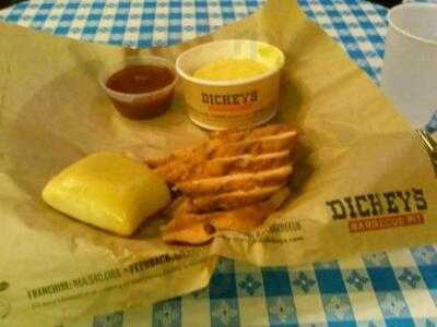 Dickey's Barbecue Pit, Round Rock