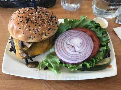 Mona's Burger and Shakes, Walnut Creek