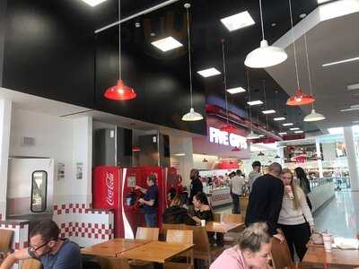 Five Guys, Reading