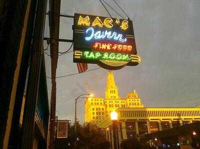 Mac's Tavern, Davenport