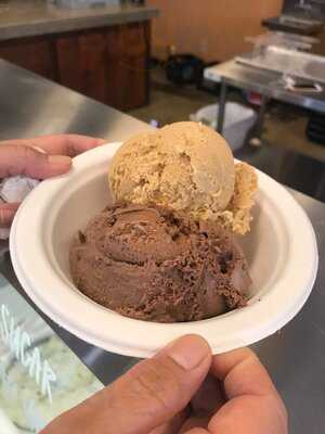 Taste & See Creamery, Redding