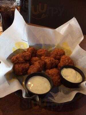 Buffalo Wild Wings, Waterbury