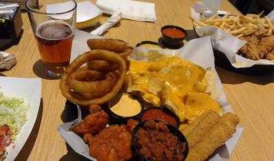 Buffalo Wild Wings Grill & Bar