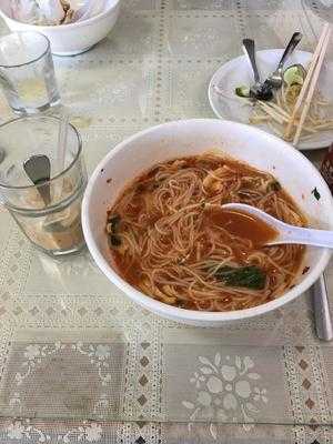 Basil Pho, Pueblo