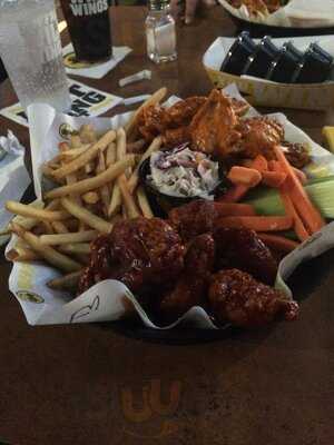 Buffalo Wild Wings Grill & Bar