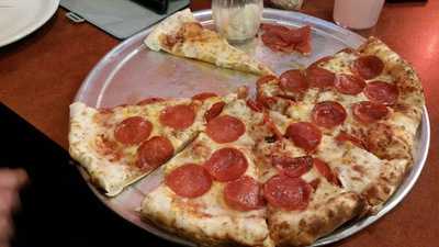 Round Table Pizza, Redding