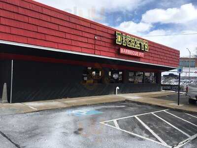 Dickey's Barbecue Pit, Easton