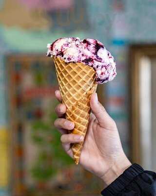 Clancy's Ice Cream Parlour, San Leandro