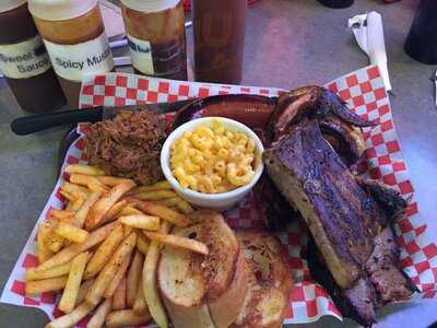 Big Daddy's Bar B-q & Banquet Hall