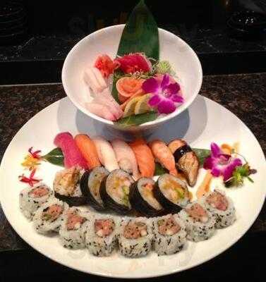 Umami Sushi Lounge & Grill Fusion, Conway