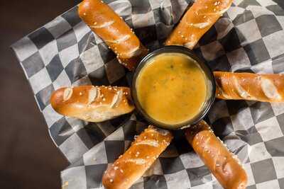 Louie's Grill & Bar, Broken Arrow