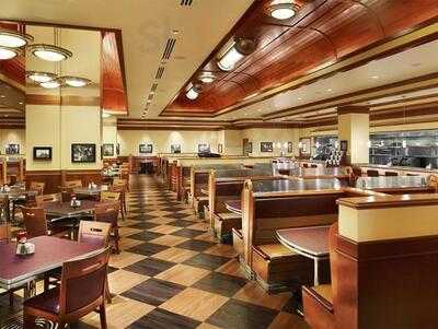 Falcon Diner, Saint Charles