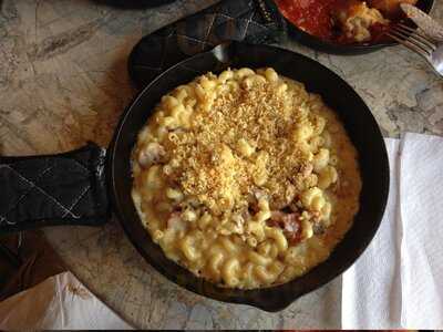 Mac N' Out Macaroni & Cheese