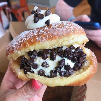 Lucky Donuts, San Leandro