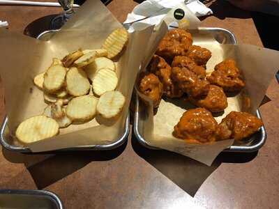 Buffalo Wild Wings, Saint Charles