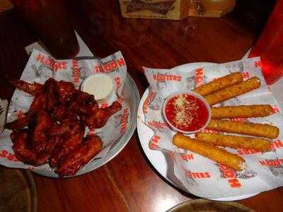 Hooters