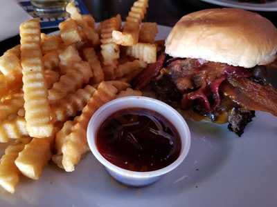 Familiy Ties Snack Bar & Grill