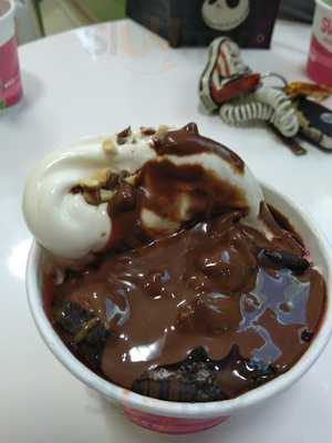 sweetFrog Premium Frozen Yogurt