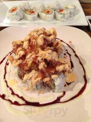 Avocado California Roll & Sushi