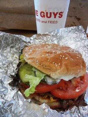 Five Guys, Newport