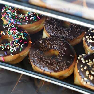 Yum-yum Donuts