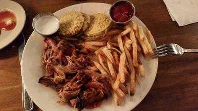 Jim 'N Nick's Bar-B-Q, Suwanee