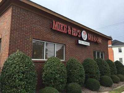 Mike and Ed's Bar-B-Q, Auburn