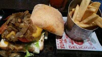 Red Robin Gourmet Burgers, Burlington