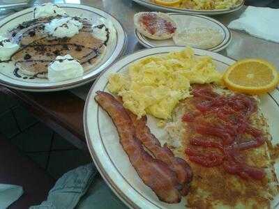 Tom's Famous Family Restaurant, Pomona