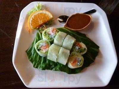 Koon Manee Thai & Sushi Restaurant