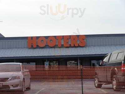 Hooters - Orland Park