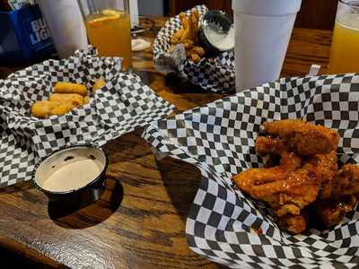 Daq's WIngs and Grill, Monroe